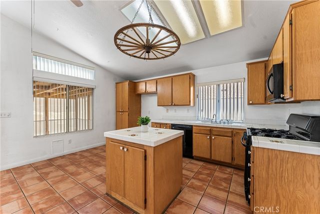 5546 Laurel Avenue, Palmdale, CA 93552
