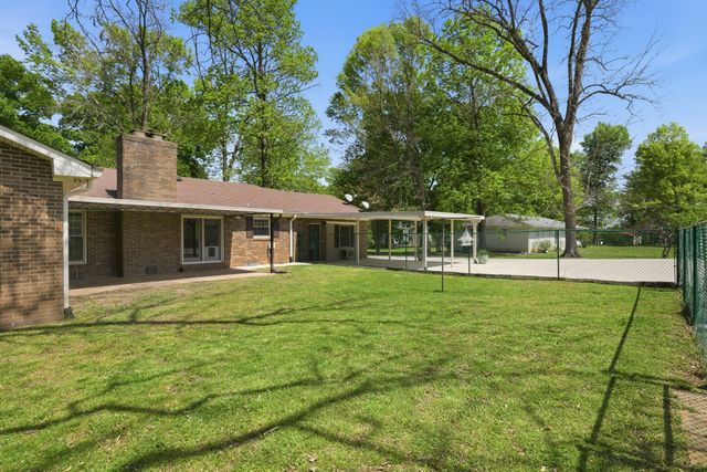 100 April Ln, Shelbyville, TN 37160