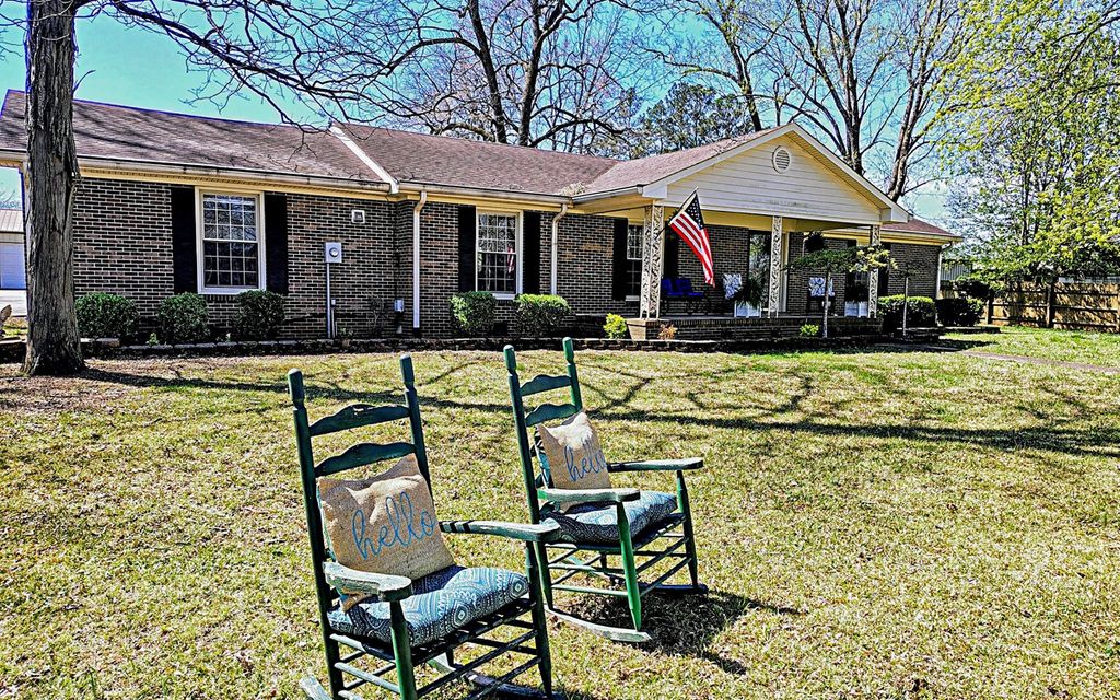 100 April Ln, Shelbyville, TN 37160