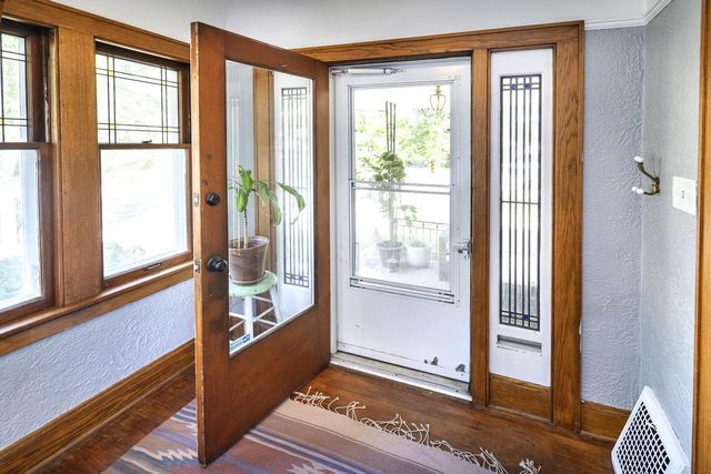 4119 S Whitnall AVENUE, Milwaukee, WI 53207