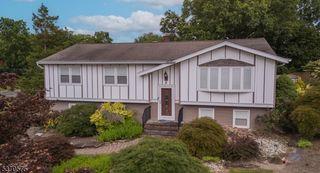 2 Pollis Dr, East Hanover Twp., NJ 07936