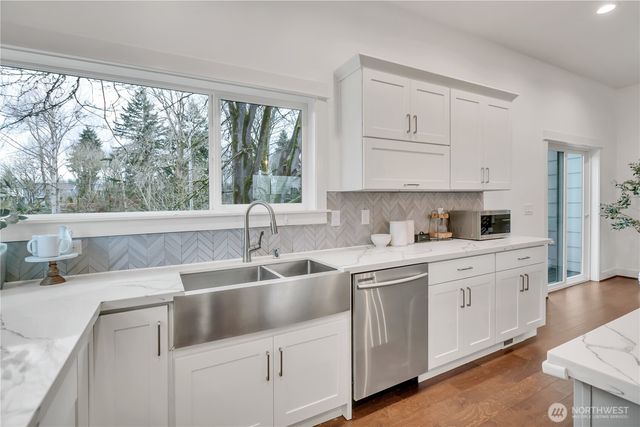 5942 21st Avenue SW, Seattle, WA 98106