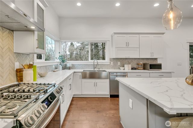 5942 21st Avenue SW, Seattle, WA 98106