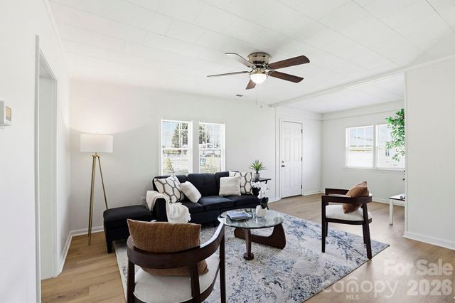 26 Francis Street, Waynesville, NC 28786