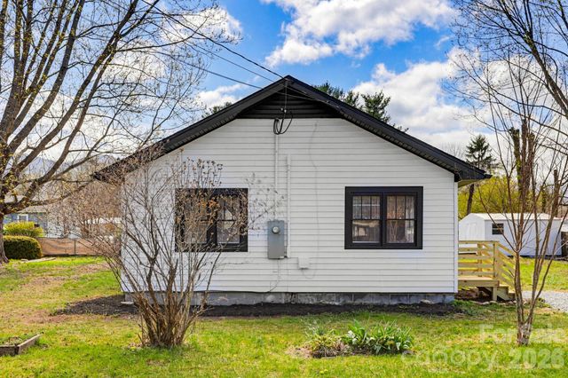 26 Francis Street, Waynesville, NC 28786