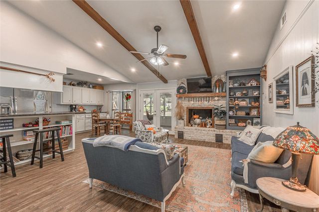 211 Westridge Drive, Huntsville, TX 77340