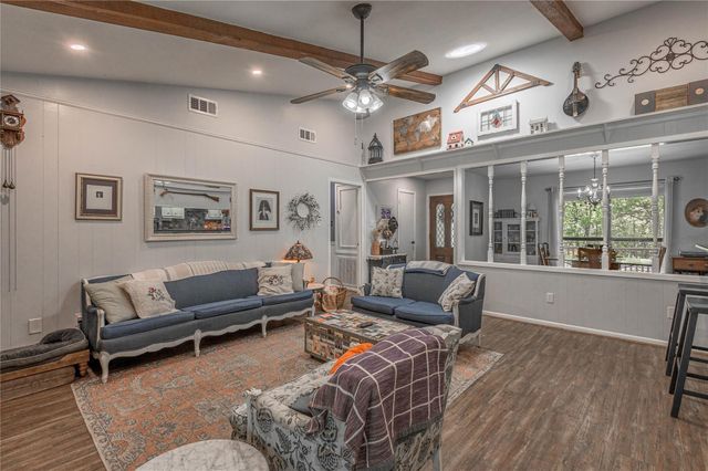211 Westridge Drive, Huntsville, TX 77340