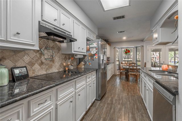 211 Westridge Drive, Huntsville, TX 77340
