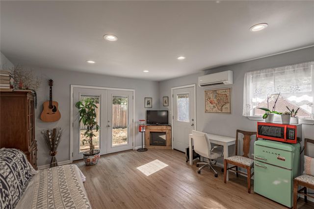 211 Westridge Drive, Huntsville, TX 77340