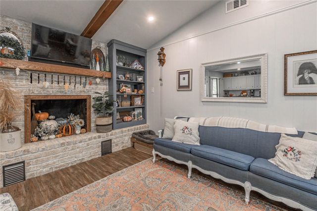 211 Westridge Drive, Huntsville, TX 77340