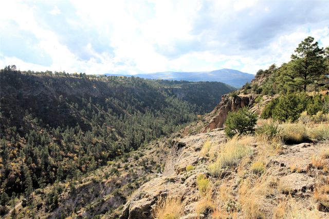 1221 San Ildefonso Road, Los Alamos, NM 87544