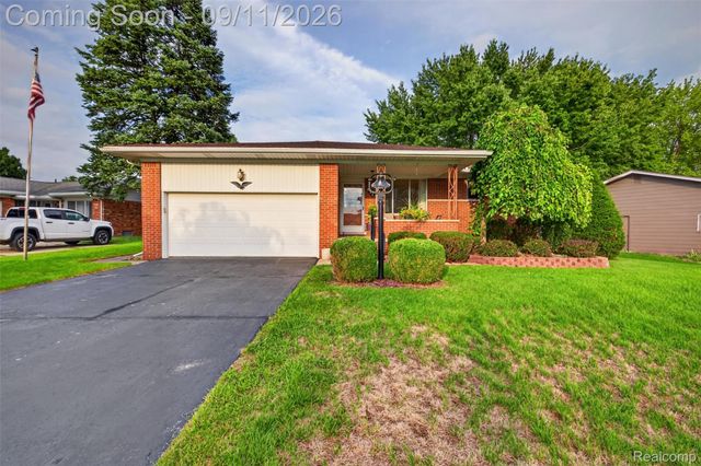 411 Tanview Drive, Oxford Charter Township, MI 48371