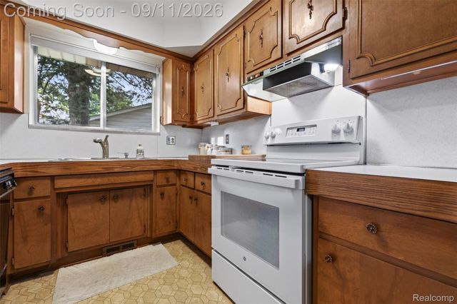 411 Tanview Drive, Oxford Charter Township, MI 48371