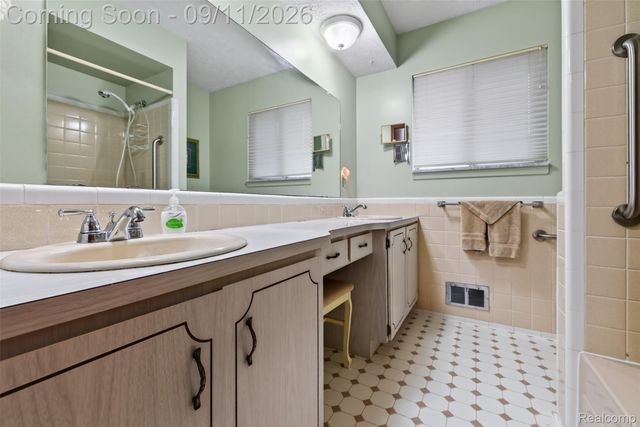 411 Tanview Drive, Oxford Charter Township, MI 48371
