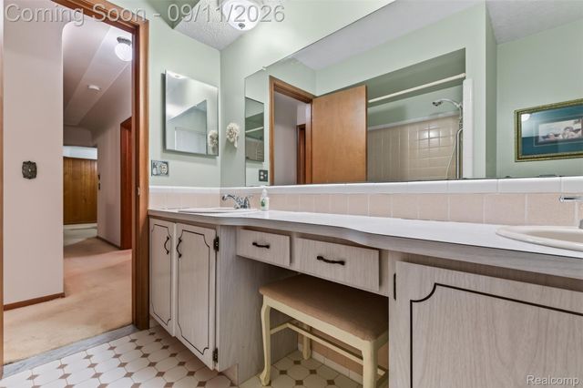 411 Tanview Drive, Oxford Charter Township, MI 48371