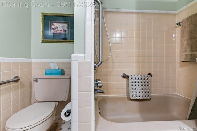 411 Tanview Drive, Oxford Charter Township, MI 48371