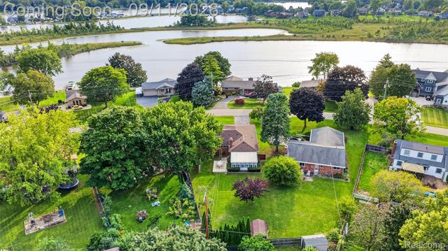 411 Tanview Drive, Oxford Charter Township, MI 48371