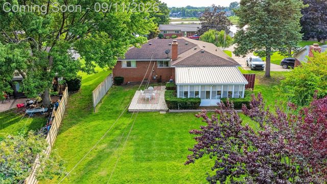 411 Tanview Drive, Oxford Charter Township, MI 48371