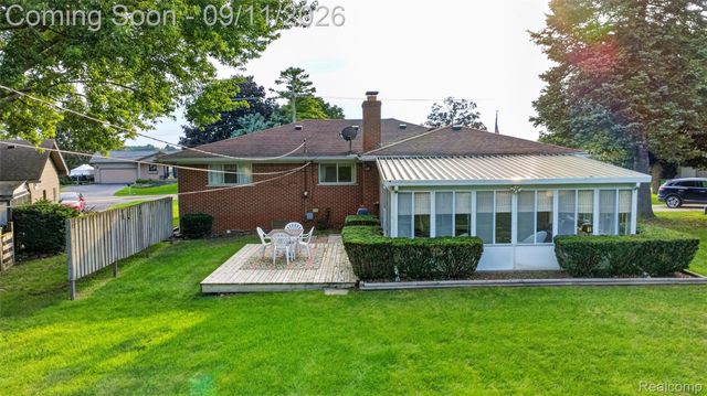 411 Tanview Drive, Oxford Charter Township, MI 48371