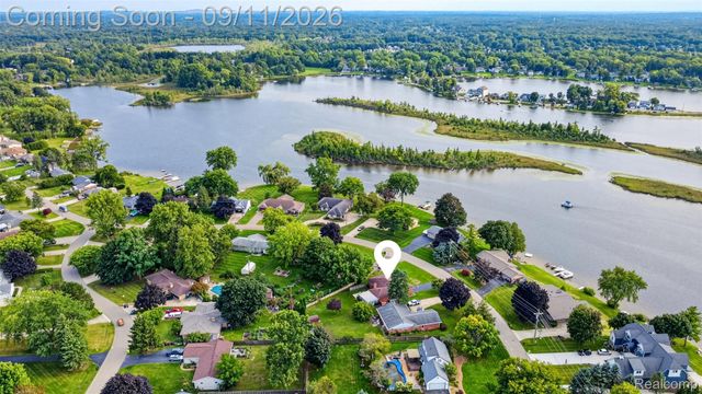 411 Tanview Drive, Oxford Charter Township, MI 48371