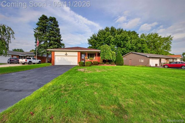 411 Tanview Drive, Oxford Charter Township, MI 48371