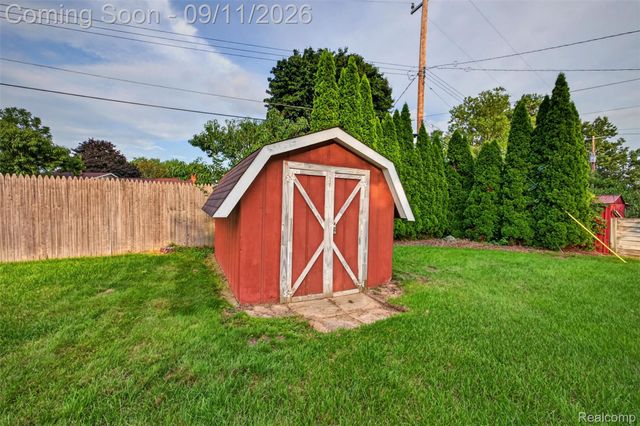 411 Tanview Drive, Oxford Charter Township, MI 48371