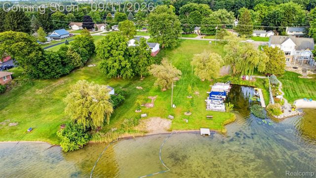 411 Tanview Drive, Oxford Charter Township, MI 48371