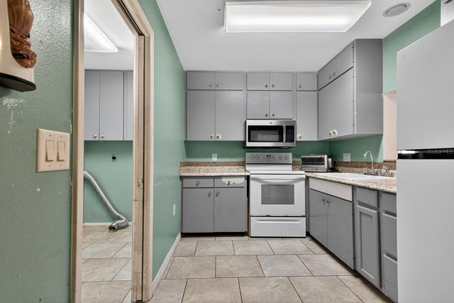 318 TIMBERLAKE DRIVE, Bradenton, FL 34210
