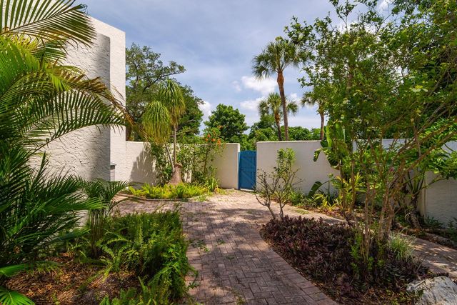 318 TIMBERLAKE DRIVE, Bradenton, FL 34210