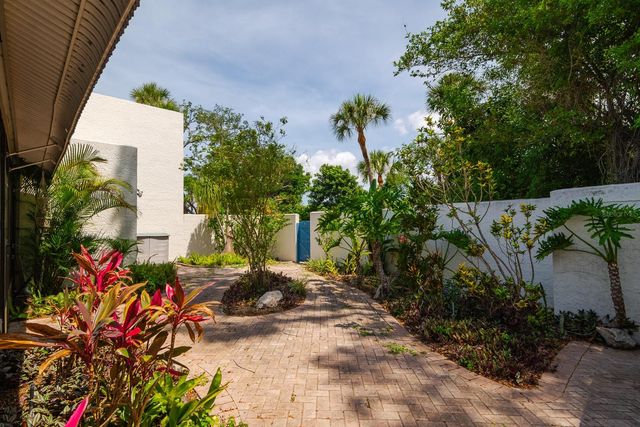 318 TIMBERLAKE DRIVE, Bradenton, FL 34210