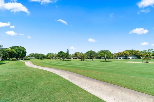 4 Stratford Drive E B, Boynton Beach, FL 33436