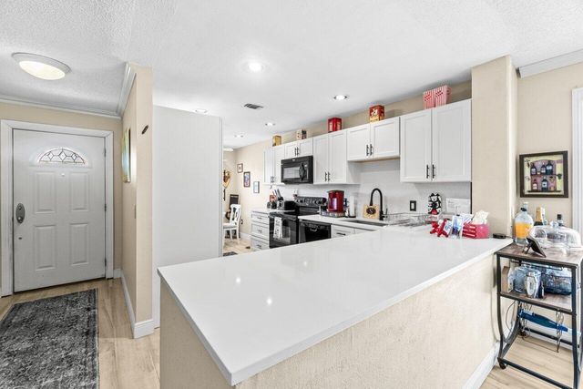 4 Stratford Drive E B, Boynton Beach, FL 33436