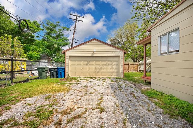 629 Robert Dr, Corpus Christi, TX 78412