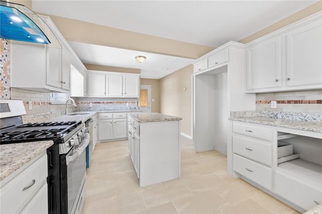 629 Robert Dr, Corpus Christi, TX 78412