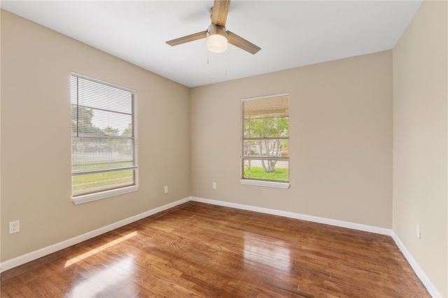 629 Robert Dr, Corpus Christi, TX 78412