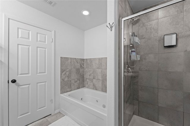2504 Hickory Wood Avenue, Lowell, AR 72745
