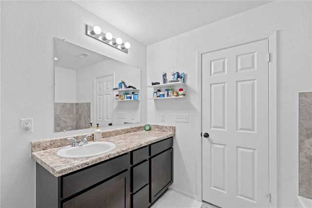 2504 Hickory Wood Avenue, Lowell, AR 72745