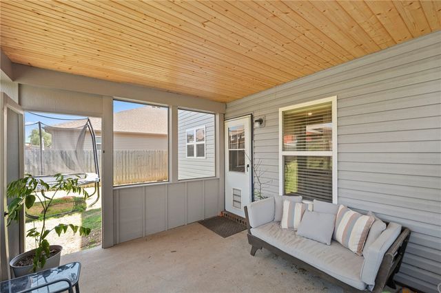 2504 Hickory Wood Avenue, Lowell, AR 72745