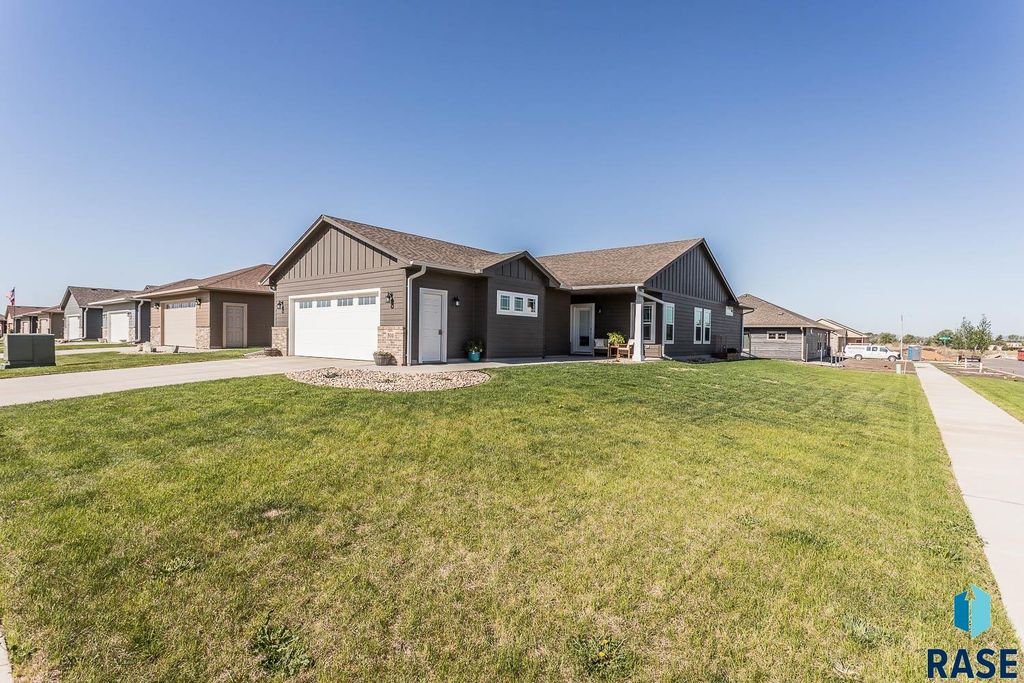 501 S Mary Gene Ave, Sioux Falls, SD 57106