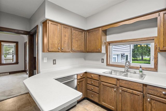 1324 W WASHINGTON STREET, Appleton, WI 54914