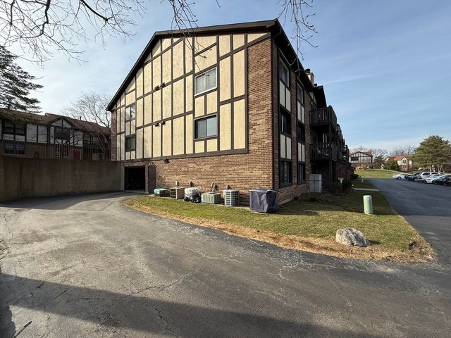 259 Stoneybrook Lane 2B, Bloomingdale, IL 60108