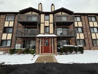 259 Stoneybrook Lane 2B, Bloomingdale, IL 60108