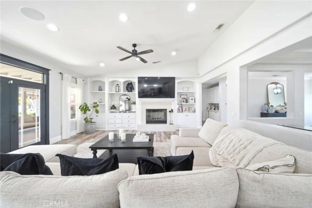5685 Oak Tree Cir, Jurupa Valley, CA 92509