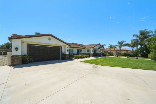 5685 Oak Tree Cir, Jurupa Valley, CA 92509