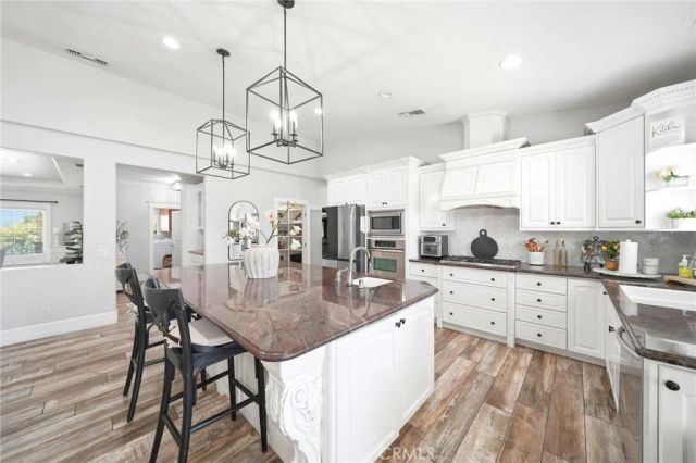 5685 Oak Tree Cir, Jurupa Valley, CA 92509