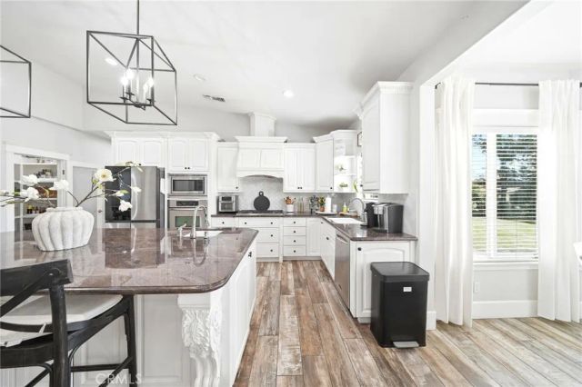5685 Oak Tree Cir, Jurupa Valley, CA 92509