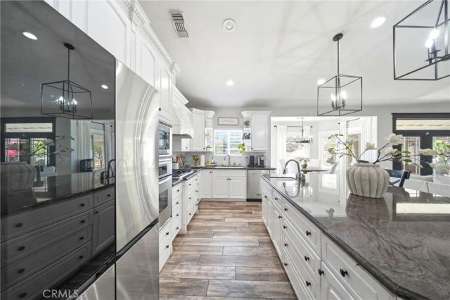 5685 Oak Tree Cir, Jurupa Valley, CA 92509