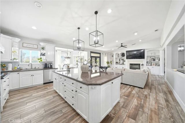 5685 Oak Tree Cir, Jurupa Valley, CA 92509