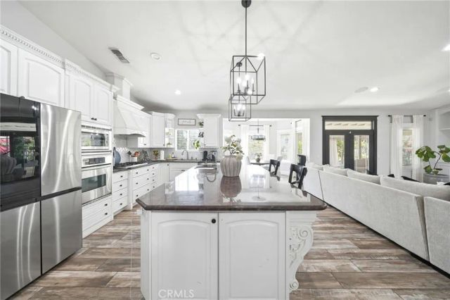 5685 Oak Tree Cir, Jurupa Valley, CA 92509