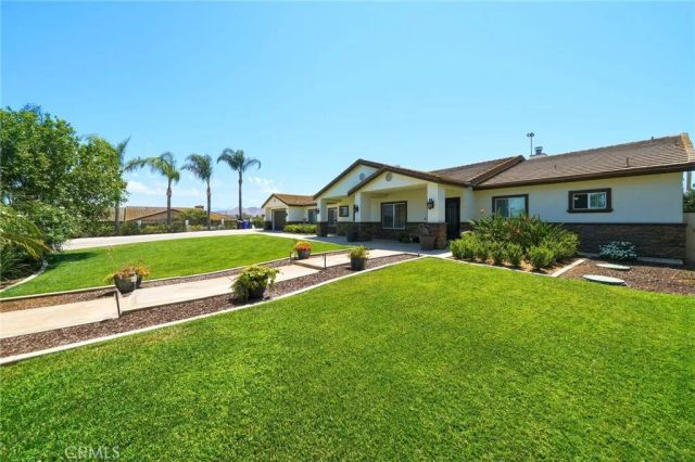 5685 Oak Tree Cir, Jurupa Valley, CA 92509
